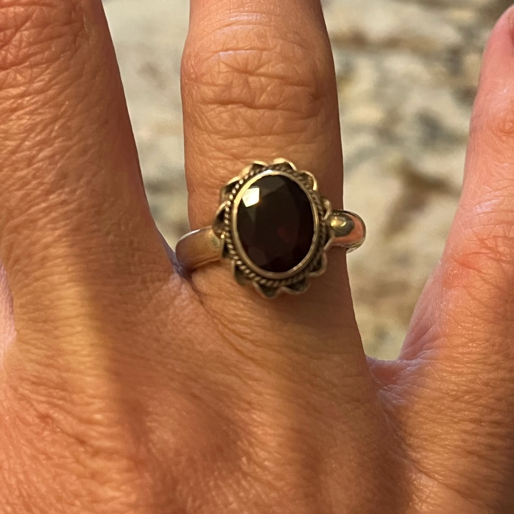 Beautiful garnet ring, size 6